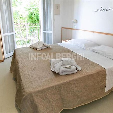 Hotel Paradiso Римини Екстериор снимка